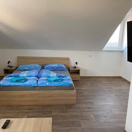 Hostinec U Pejska A Kocicky Marianske Lazne Luaran gambar