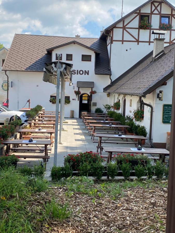Hostinec U Pejska A Kocicky Marianske Lazne Luaran gambar