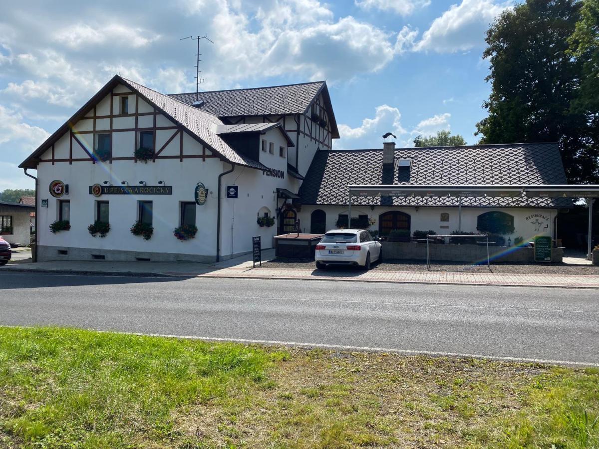 Hostinec U Pejska A Kocicky Marianske Lazne Luaran gambar