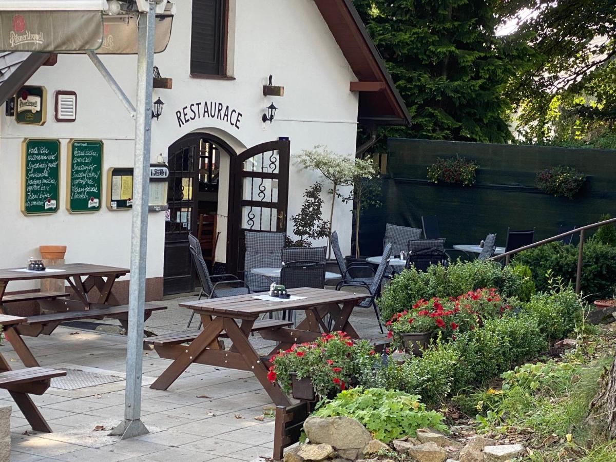 Hostinec U Pejska A Kocicky Marianske Lazne Luaran gambar