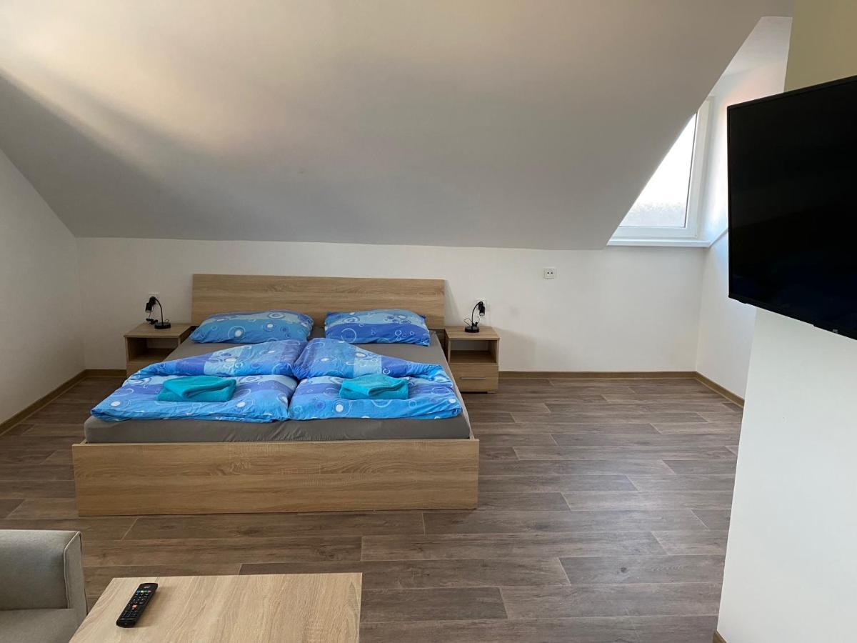 Hostinec U Pejska A Kocicky Marianske Lazne Luaran gambar
