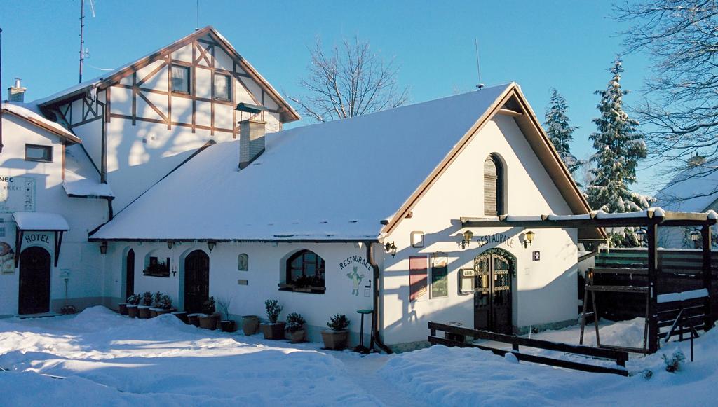 Hostinec U Pejska A Kocicky Marianske Lazne Luaran gambar