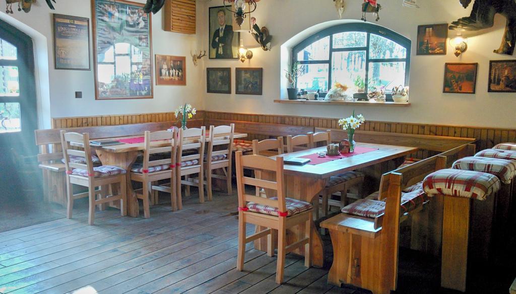 Hostinec U Pejska A Kocicky Marianske Lazne Luaran gambar