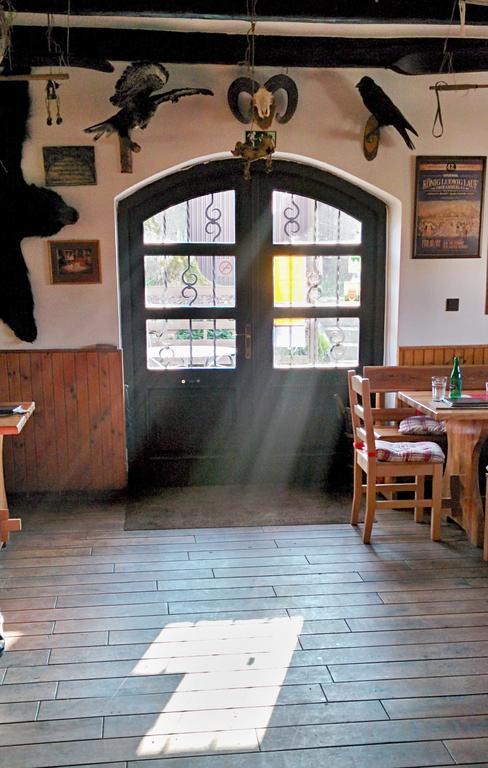 Hostinec U Pejska A Kocicky Marianske Lazne Luaran gambar
