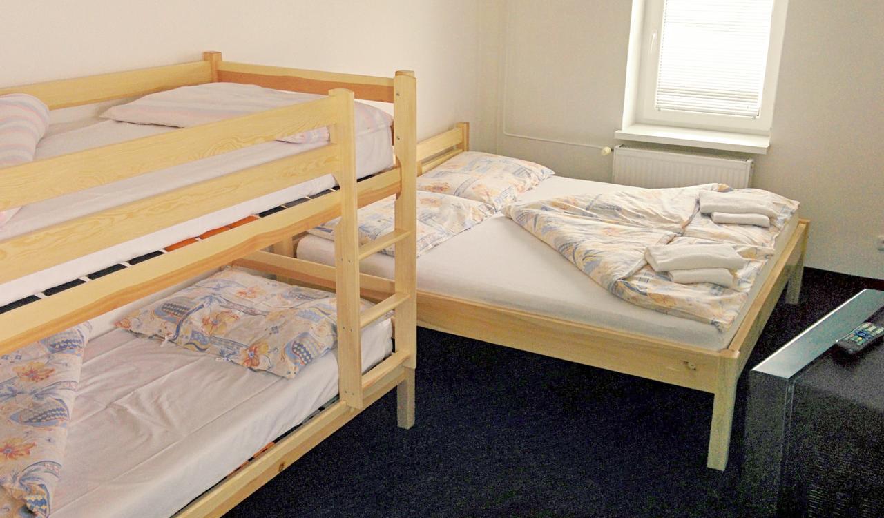 Hostinec U Pejska A Kocicky Marianske Lazne Luaran gambar